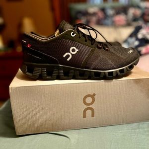 On running mens Cloud X sneakers